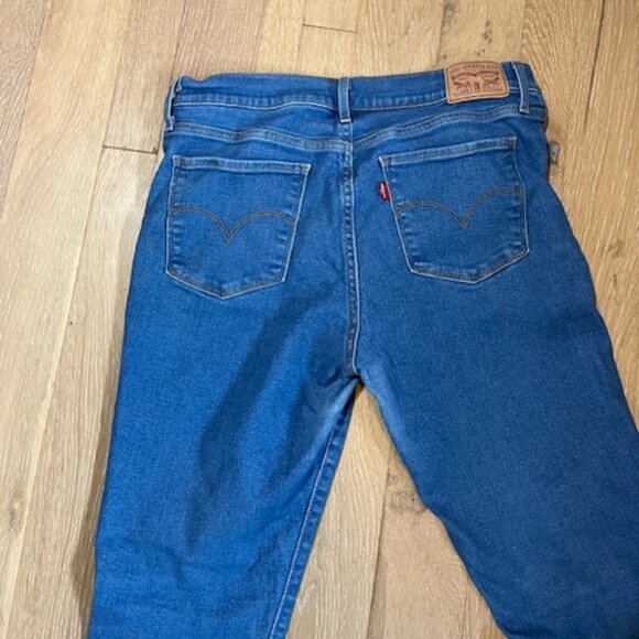 Levi's Jeans - Picture 2 of 3